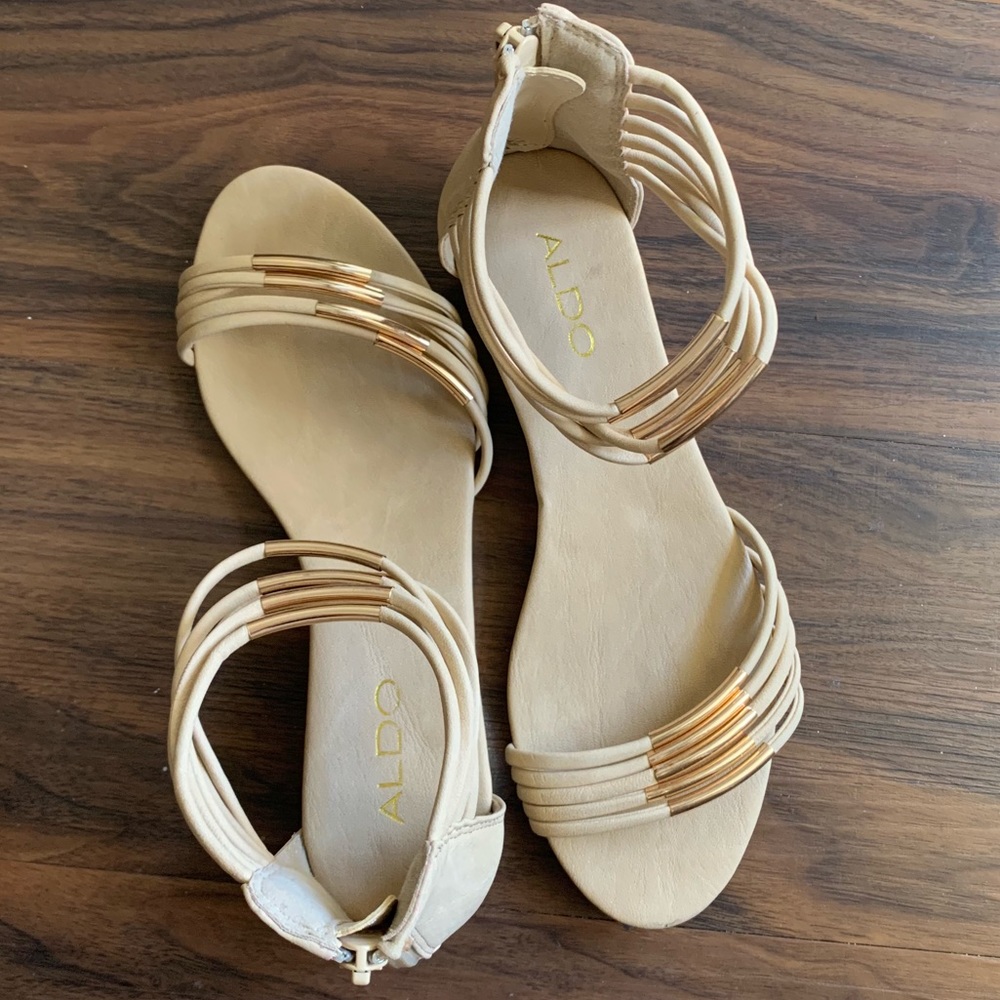 Flat sandal